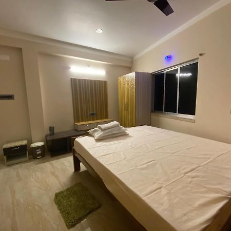 Hotel & Lodge Pankajini ボルプル エクステリア 写真