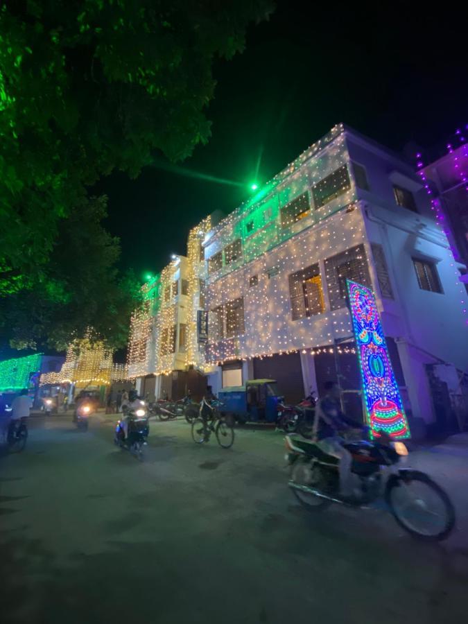 Hotel & Lodge Pankajini ボルプル エクステリア 写真