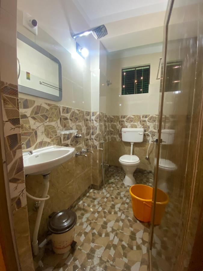 Hotel & Lodge Pankajini ボルプル エクステリア 写真